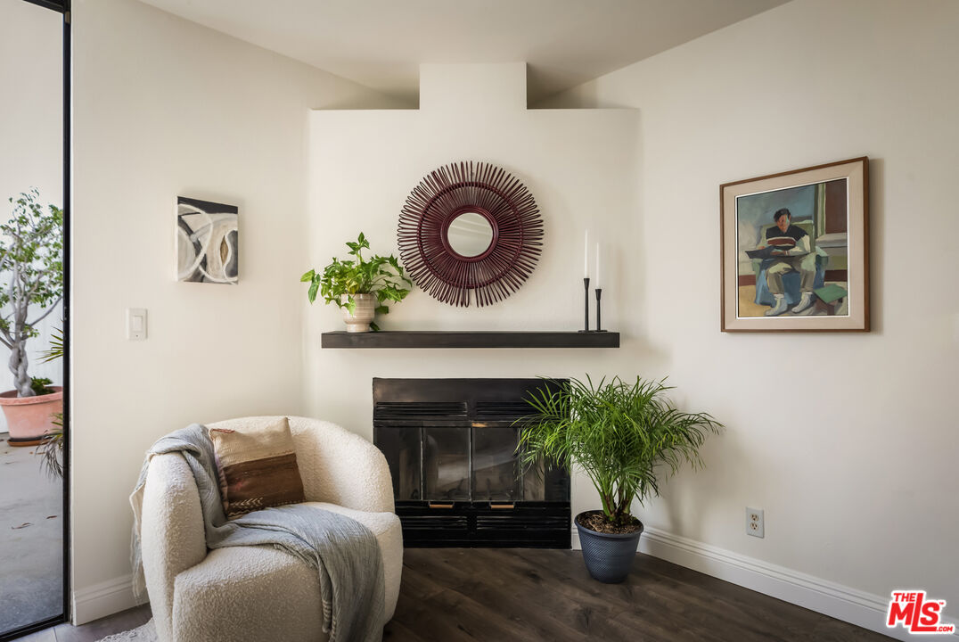 2500 Abbot Kinney Blvd Unit: 25