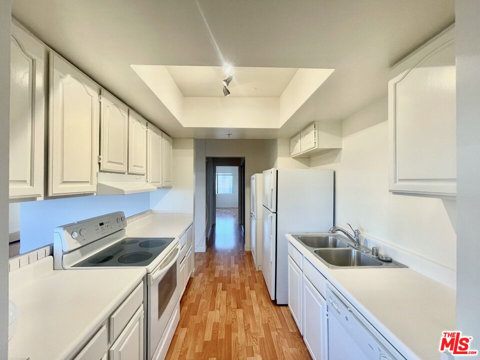 1610 Broadway Unit: #303