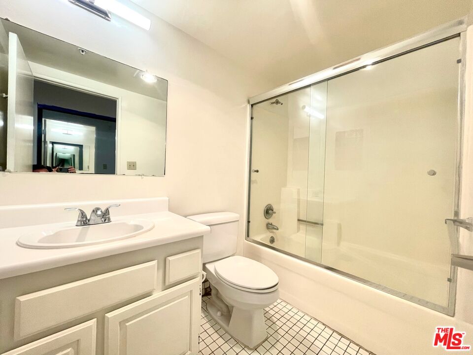 1610 Broadway Unit: #303