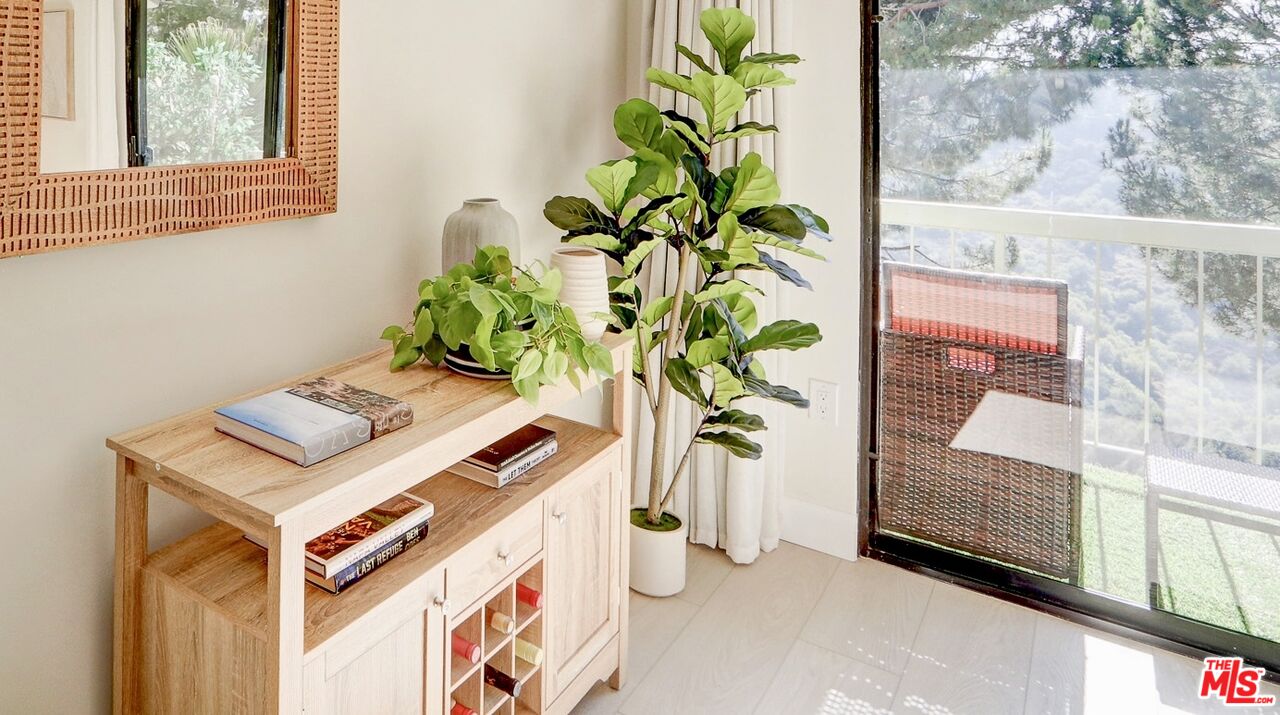 2345 Roscomare Rd Unit: 303