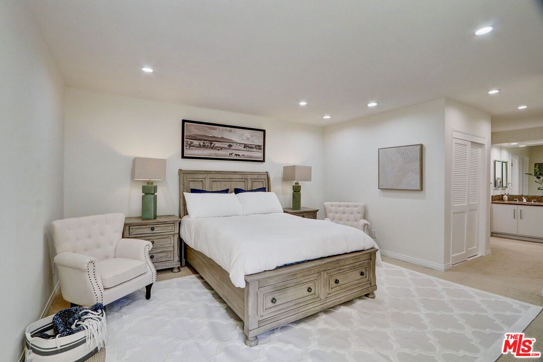 2345 Roscomare Rd Unit: 303
