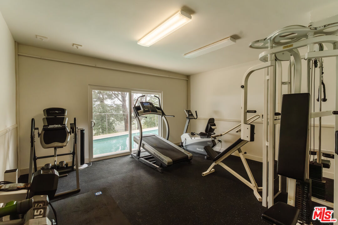 2345 Roscomare Rd Unit: 303