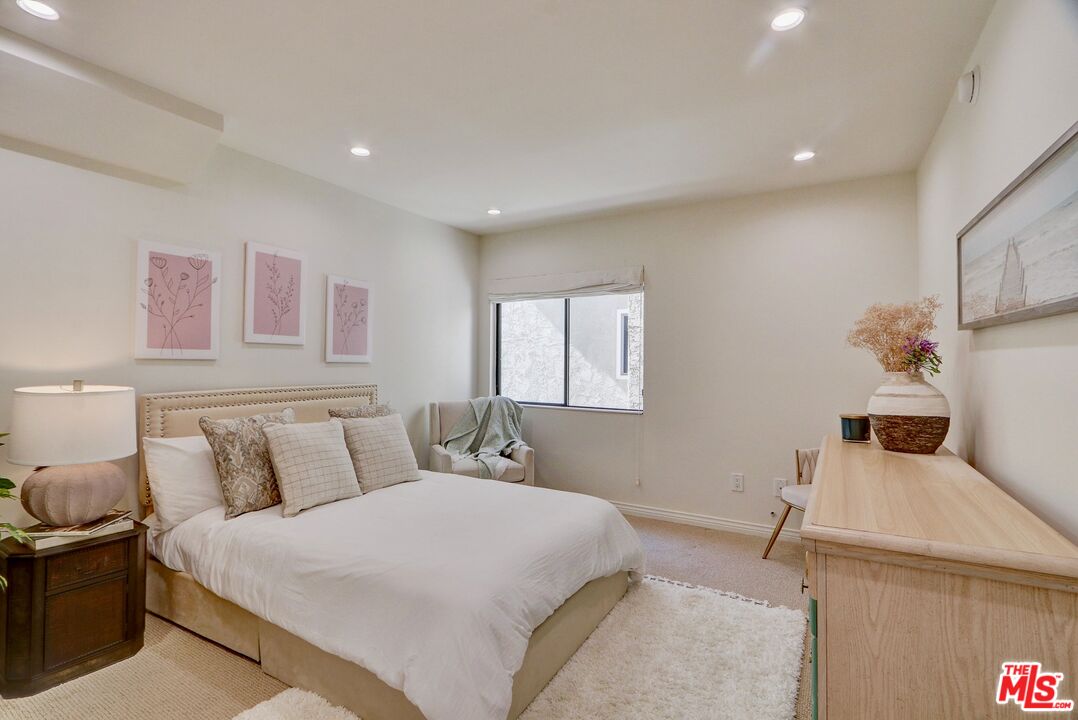 2345 Roscomare Rd Unit: 303