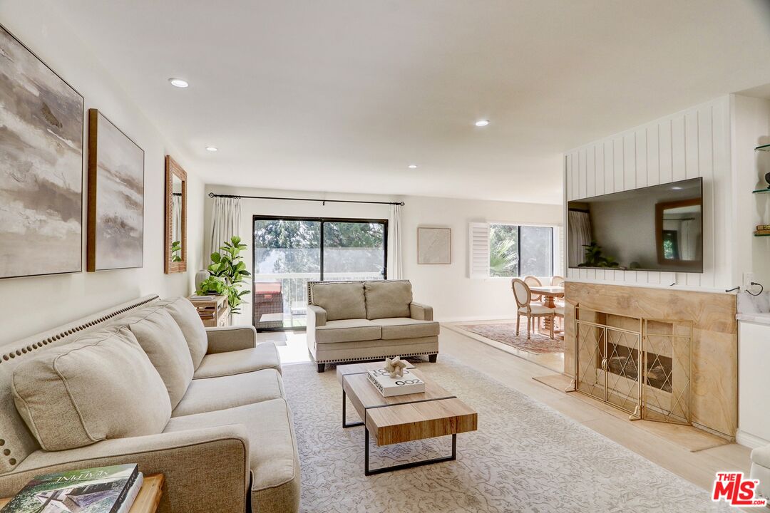 2345 Roscomare Rd Unit: 303