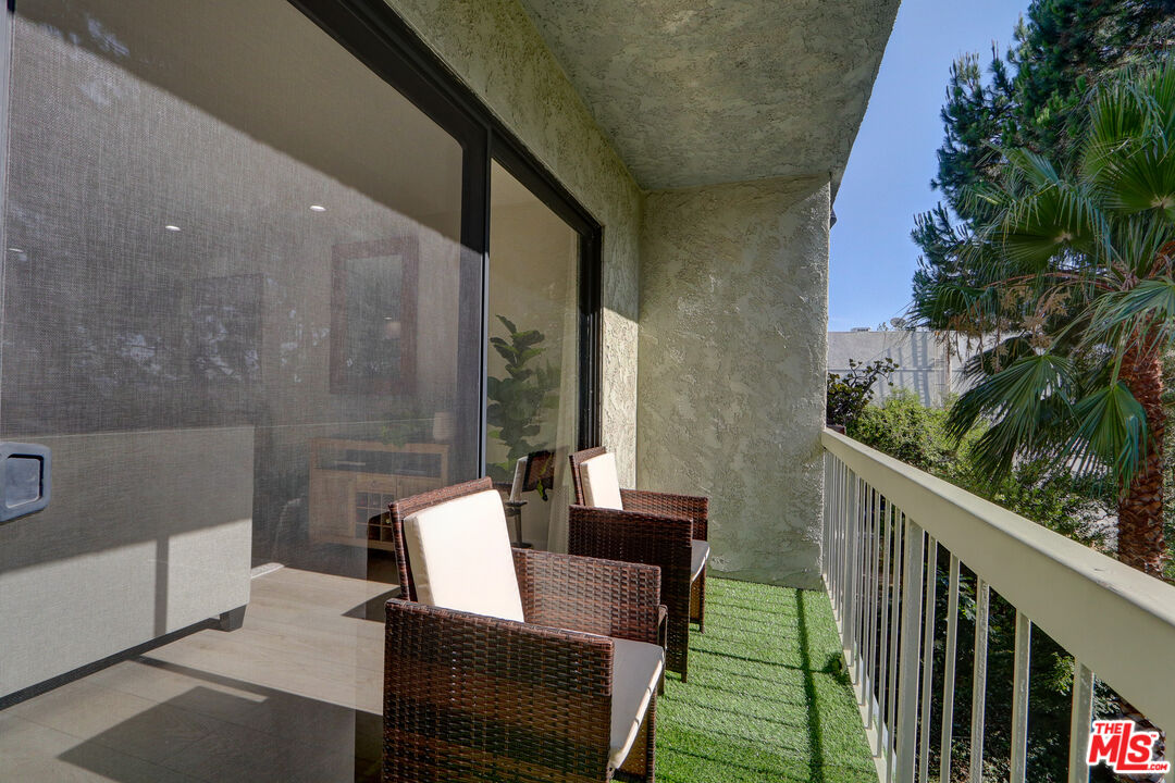 2345 Roscomare Rd Unit: 303