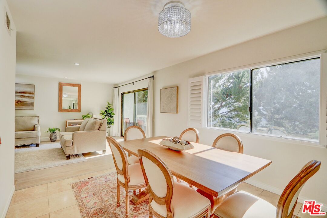 2345 Roscomare Rd Unit: 303