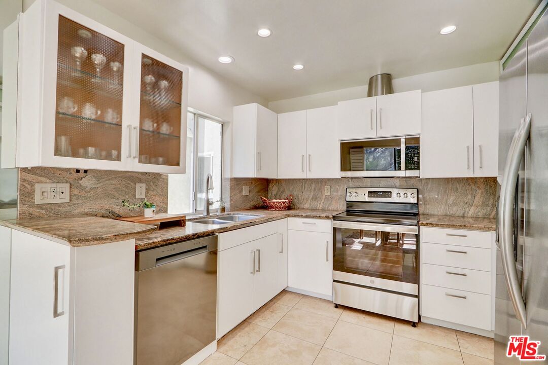 2345 Roscomare Rd Unit: 303