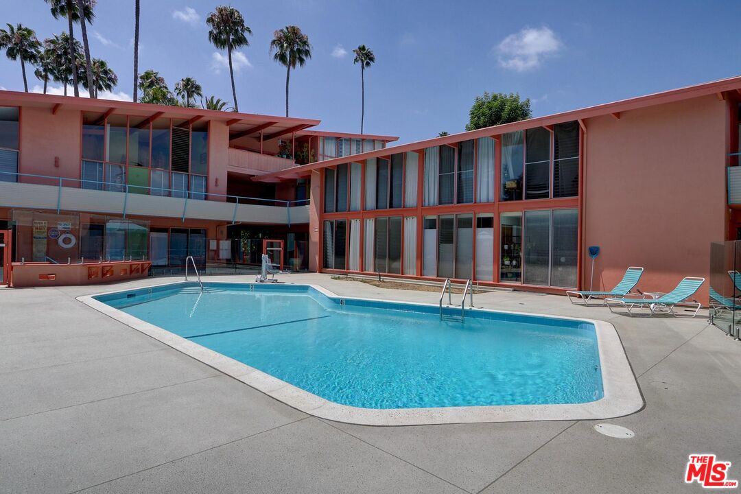 1400 N Hayworth Ave Unit: 10