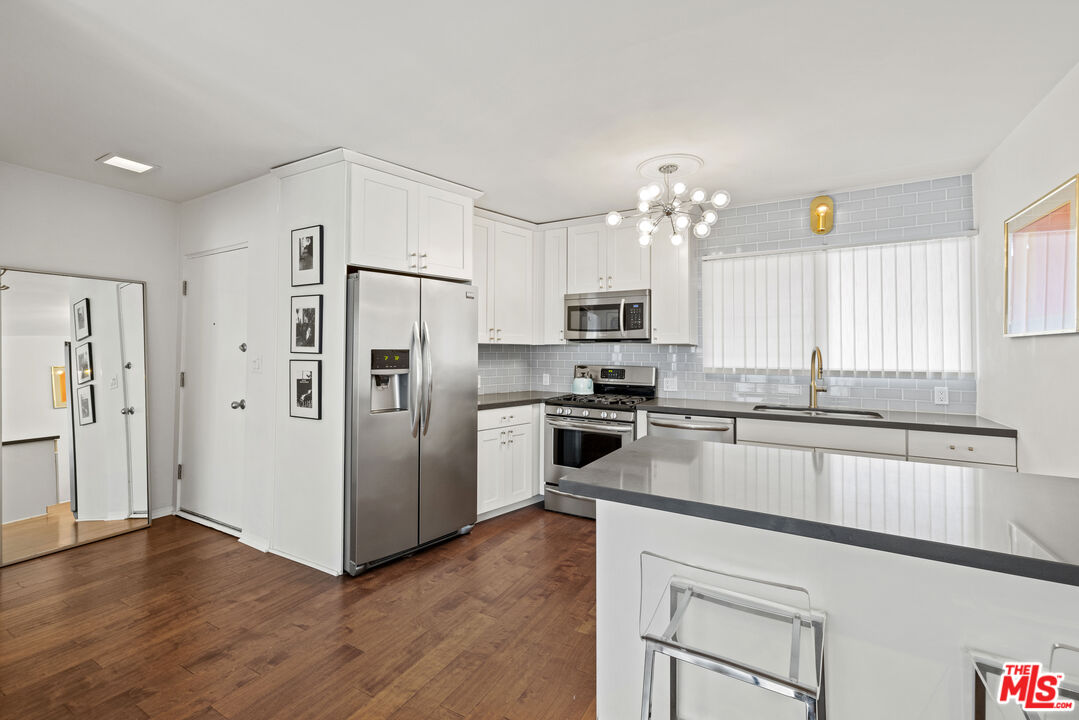 1400 N Hayworth Ave Unit: 10