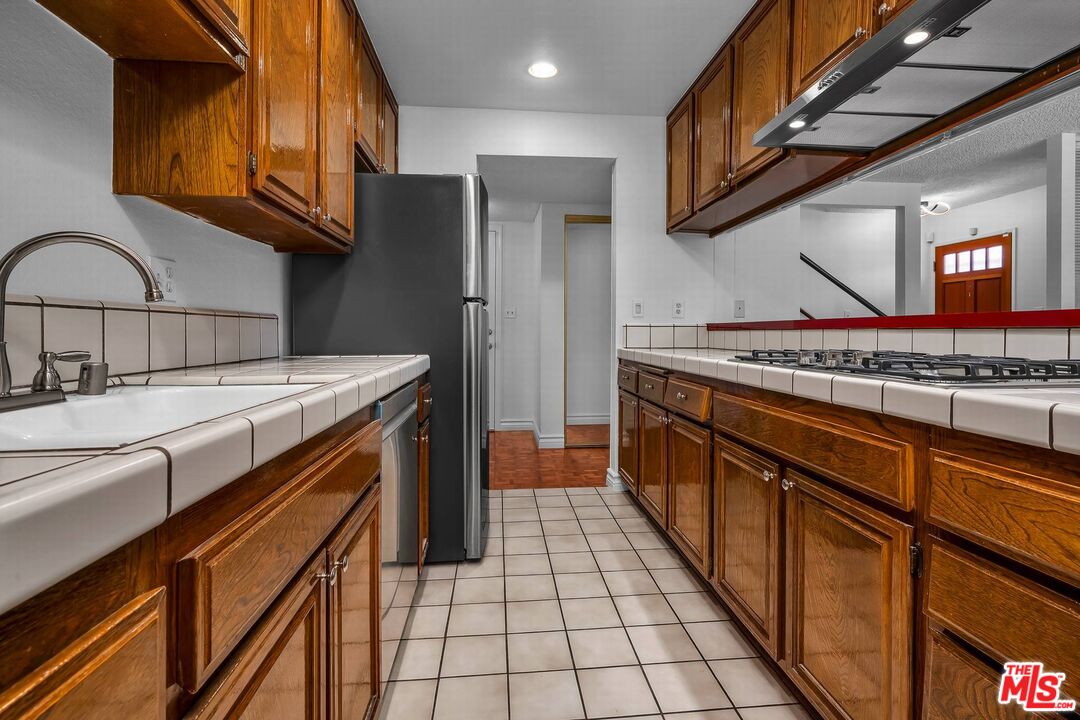 938 5th St Unit: 1