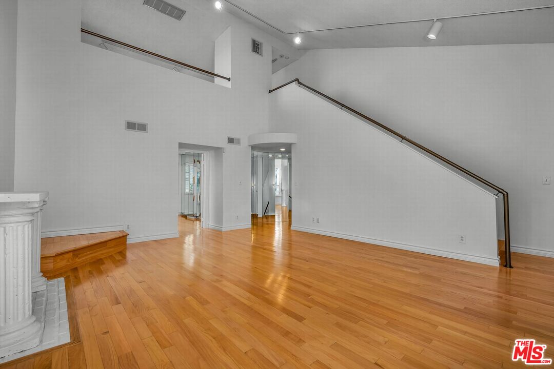938 5th St Unit: 1