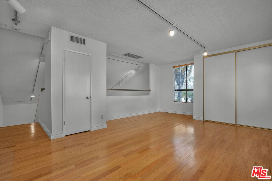 938 5th St Unit: 1