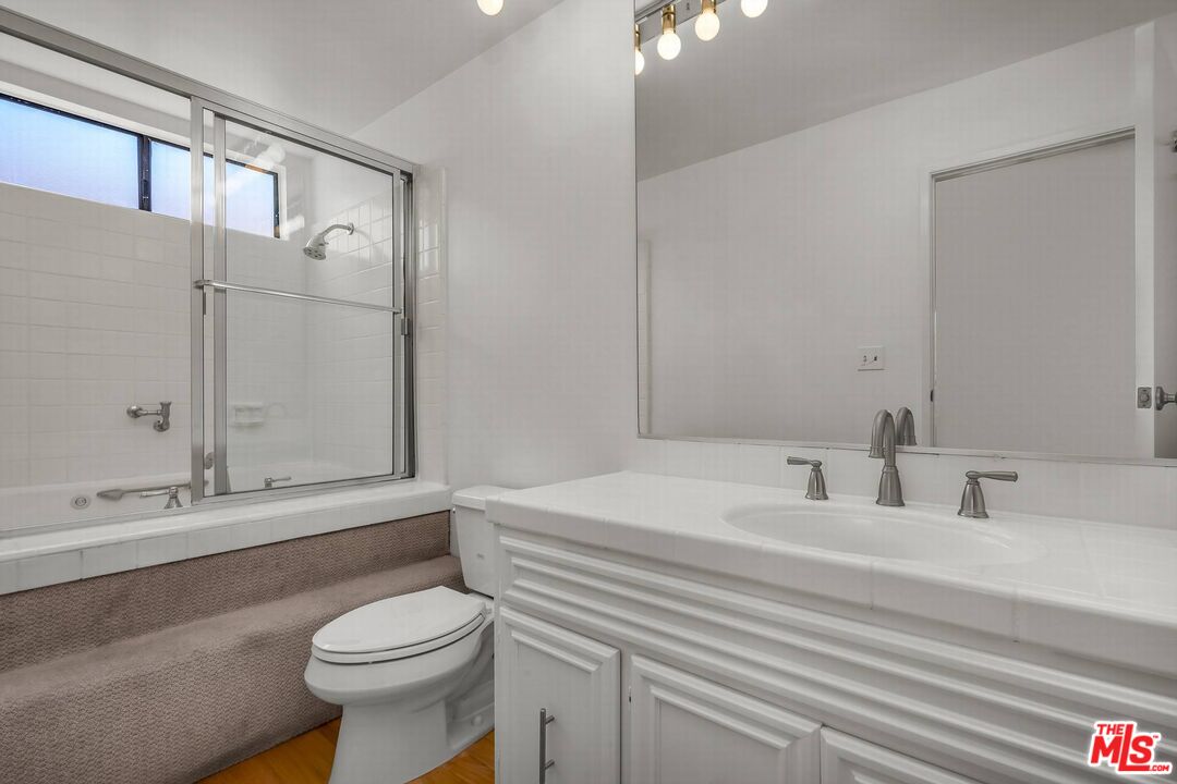 938 5th St Unit: 1