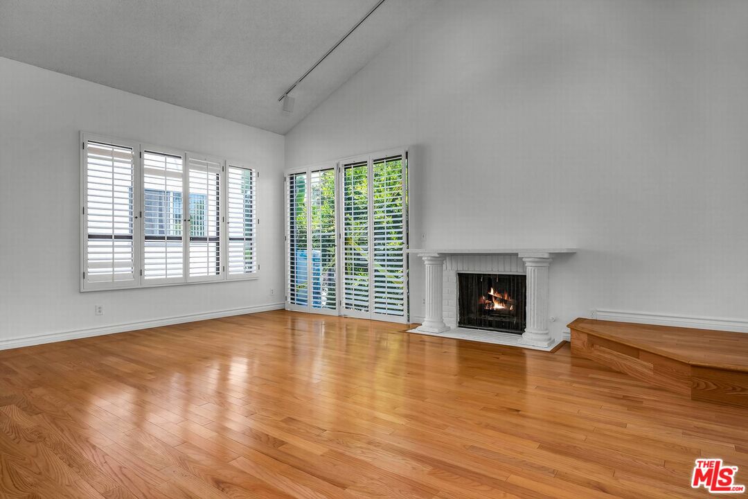 938 5th St Unit: 1