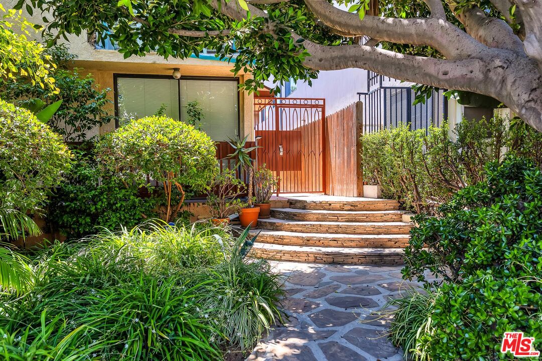 938 5th St Unit: 1