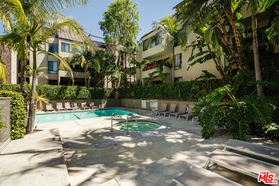 950 N Kings Rd Unit: 315