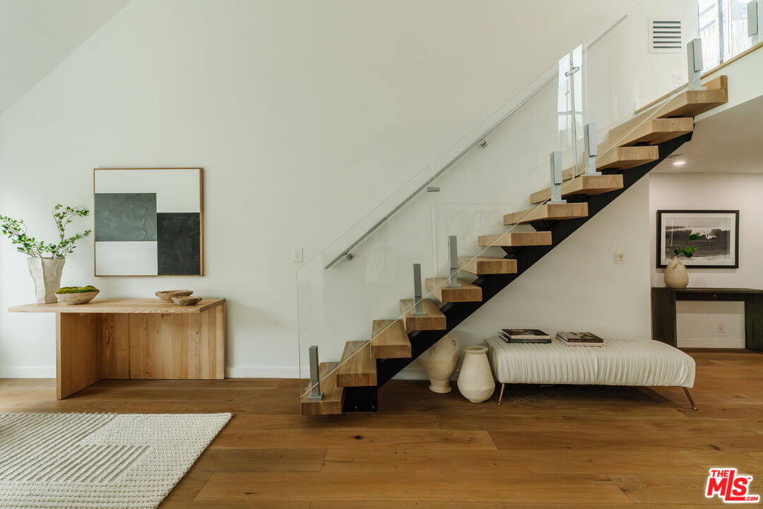 950 N Kings Rd Unit: 315