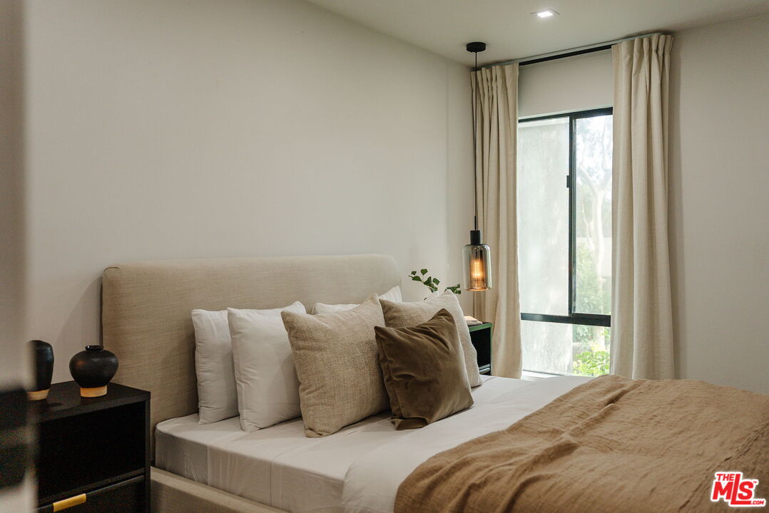 950 N Kings Rd Unit: 315