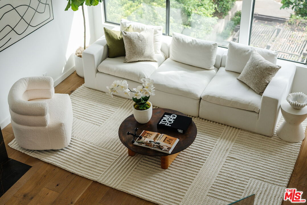 950 N Kings Rd Unit: 315
