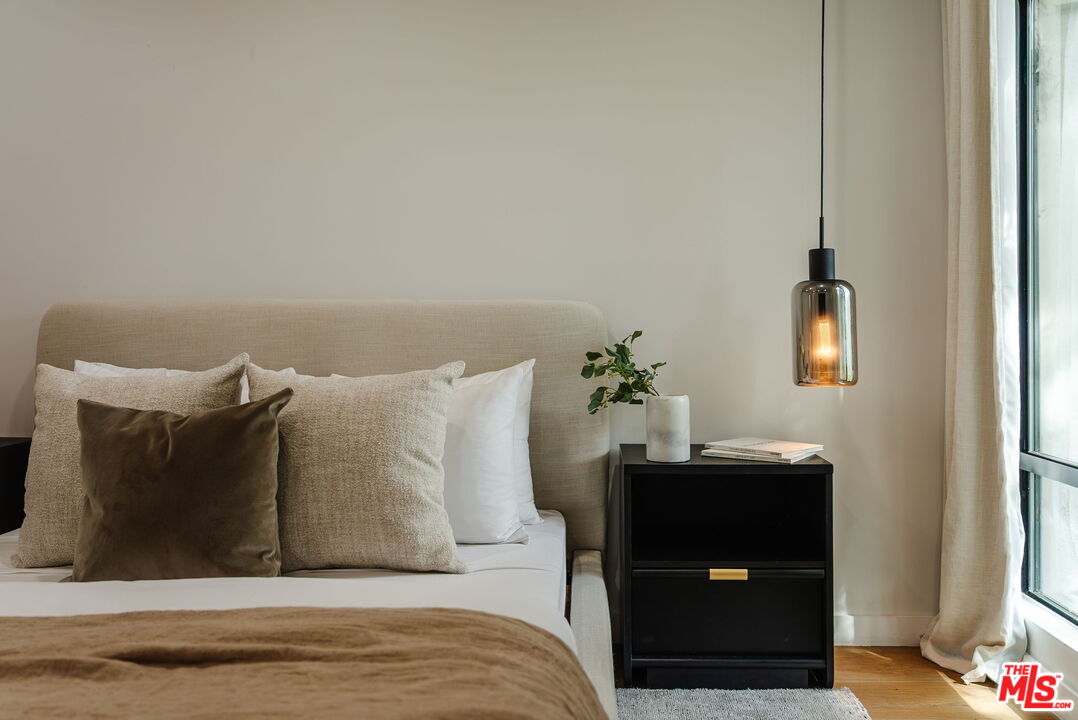 950 N Kings Rd Unit: 315