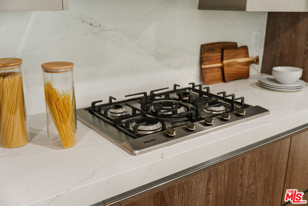 950 N Kings Rd Unit: 315