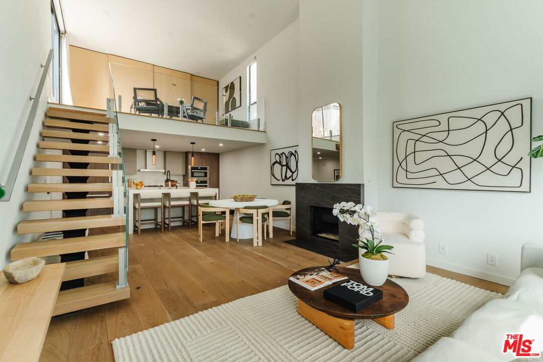 950 N Kings Rd Unit: 315