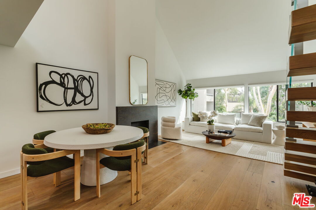 950 N Kings Rd Unit: 315