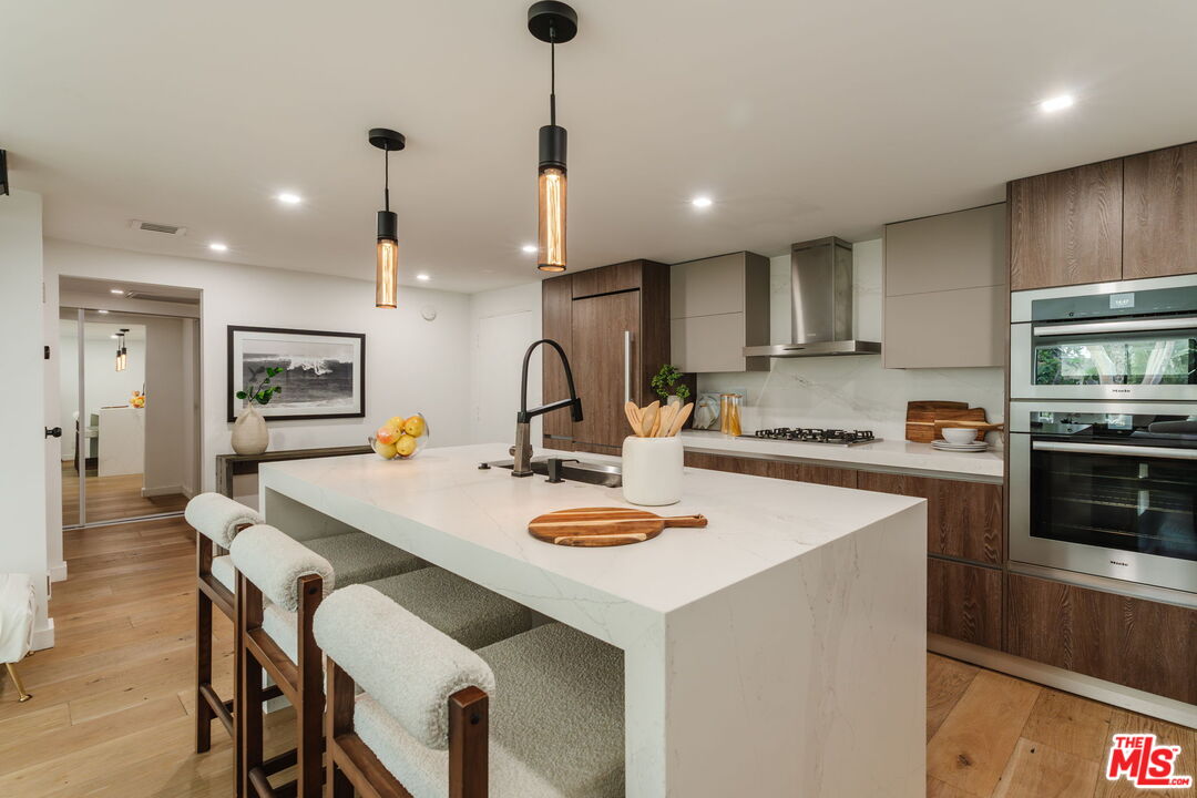 950 N Kings Rd Unit: 315