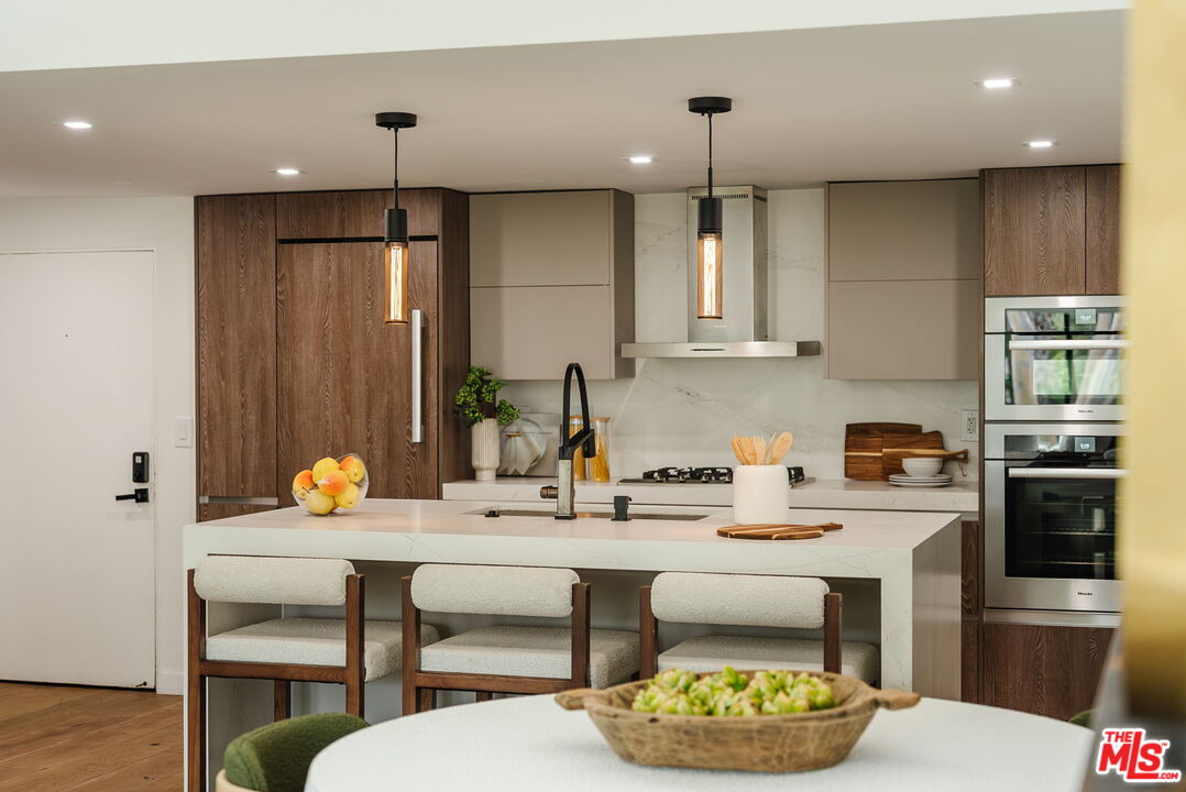 950 N Kings Rd Unit: 315