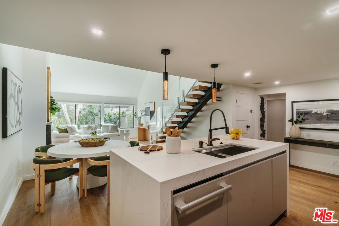 950 N Kings Rd Unit: 315