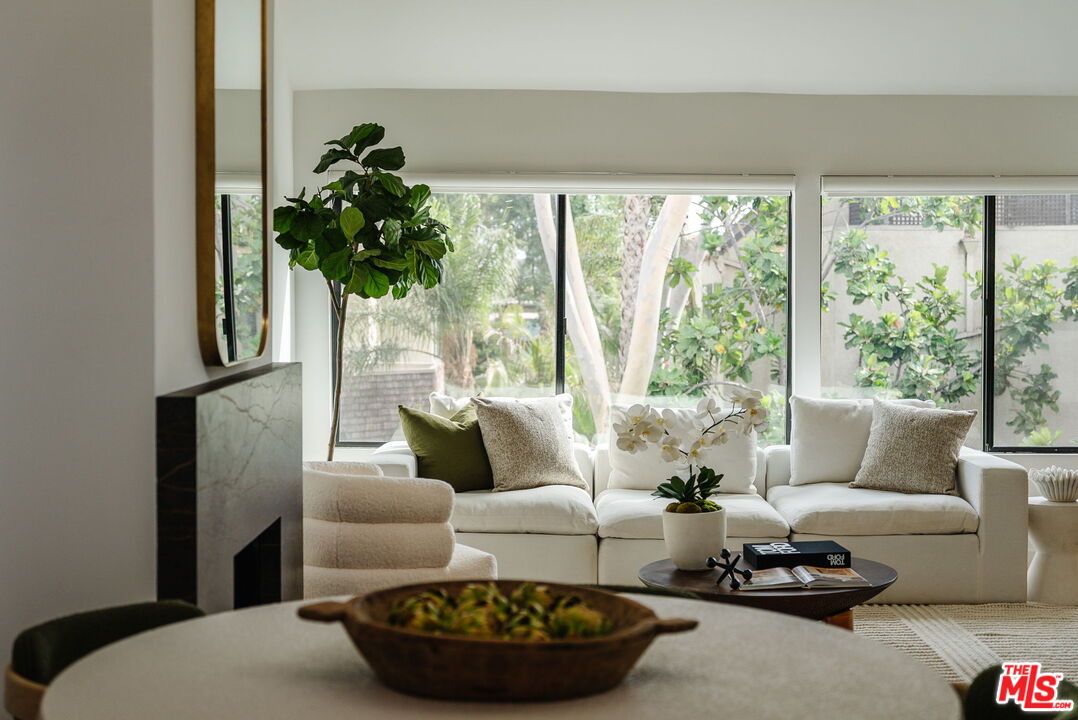 950 N Kings Rd Unit: 315