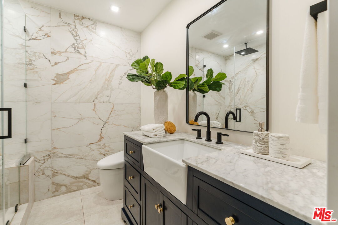 950 N Kings Rd Unit: 315