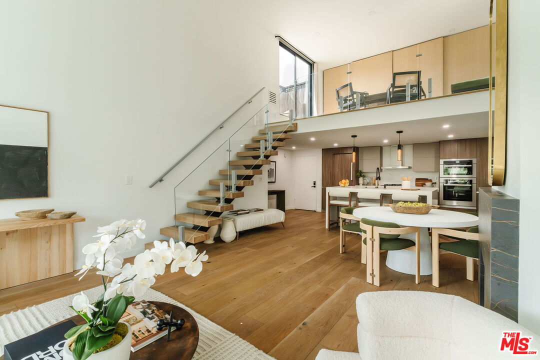 950 N Kings Rd Unit: 315