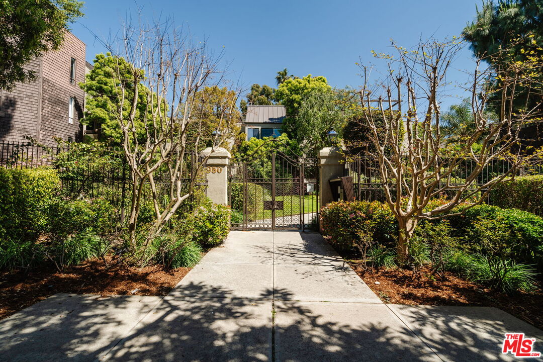 950 N Kings Rd Unit: 315