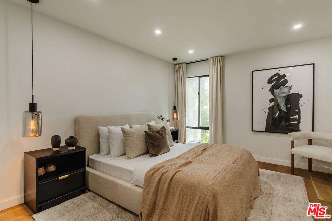 950 N Kings Rd Unit: 315