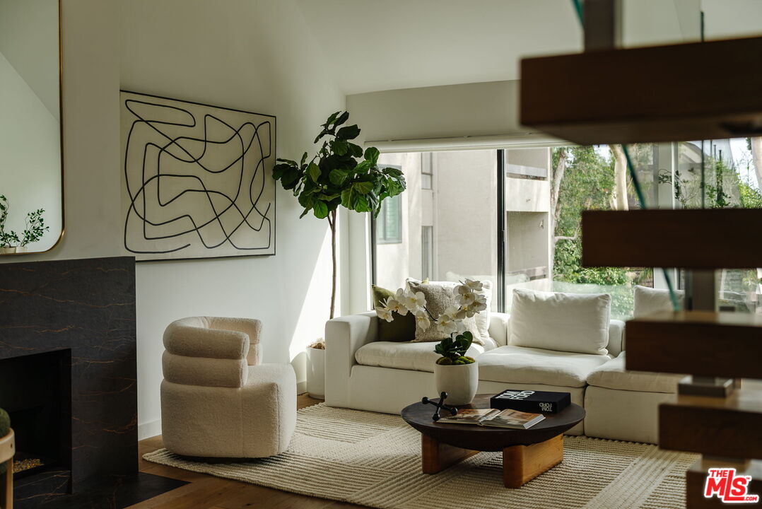 950 N Kings Rd Unit: 315