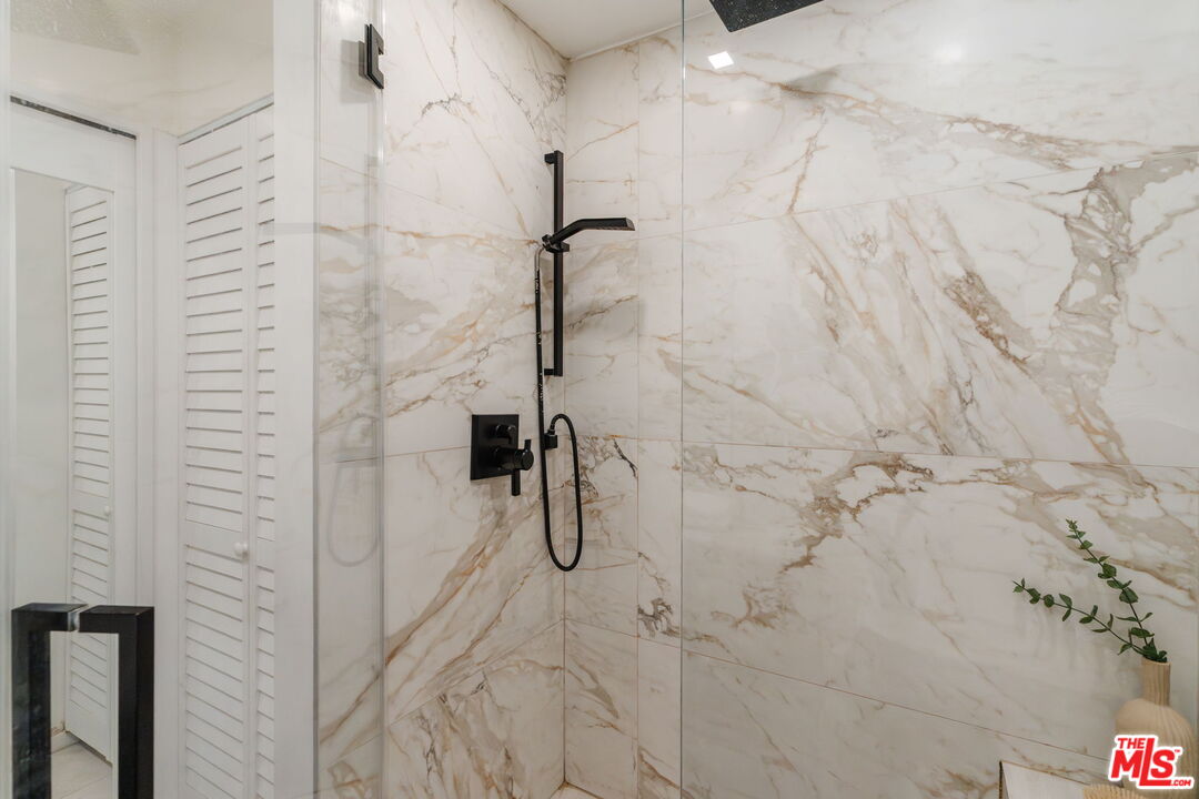 950 N Kings Rd Unit: 315