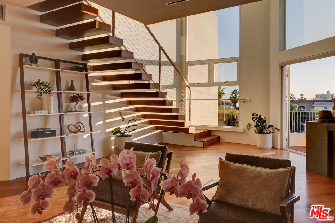 255 Main St Unit: 305