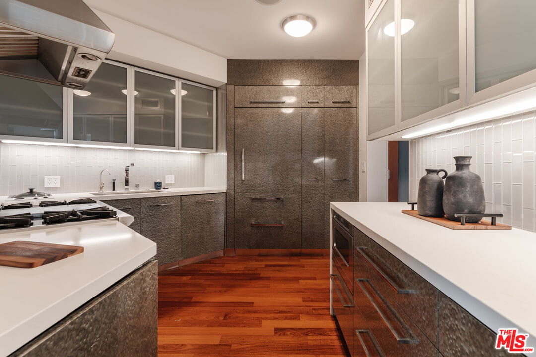 255 Main St Unit: 305