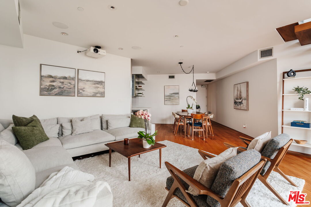 255 Main St Unit: 305