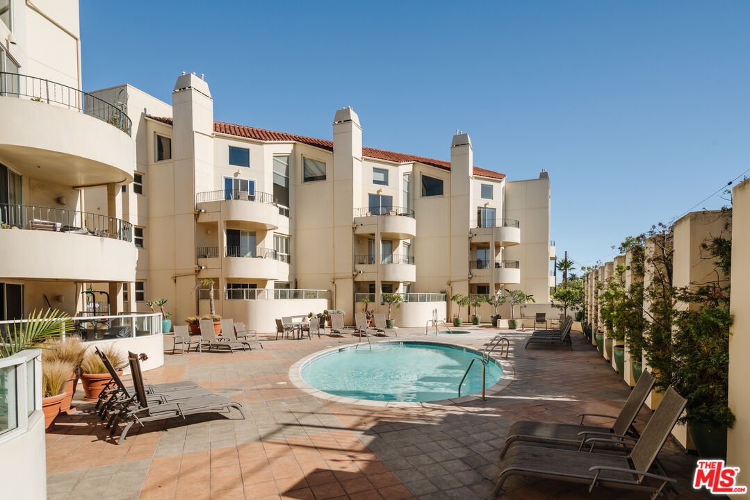 255 Main St Unit: 305