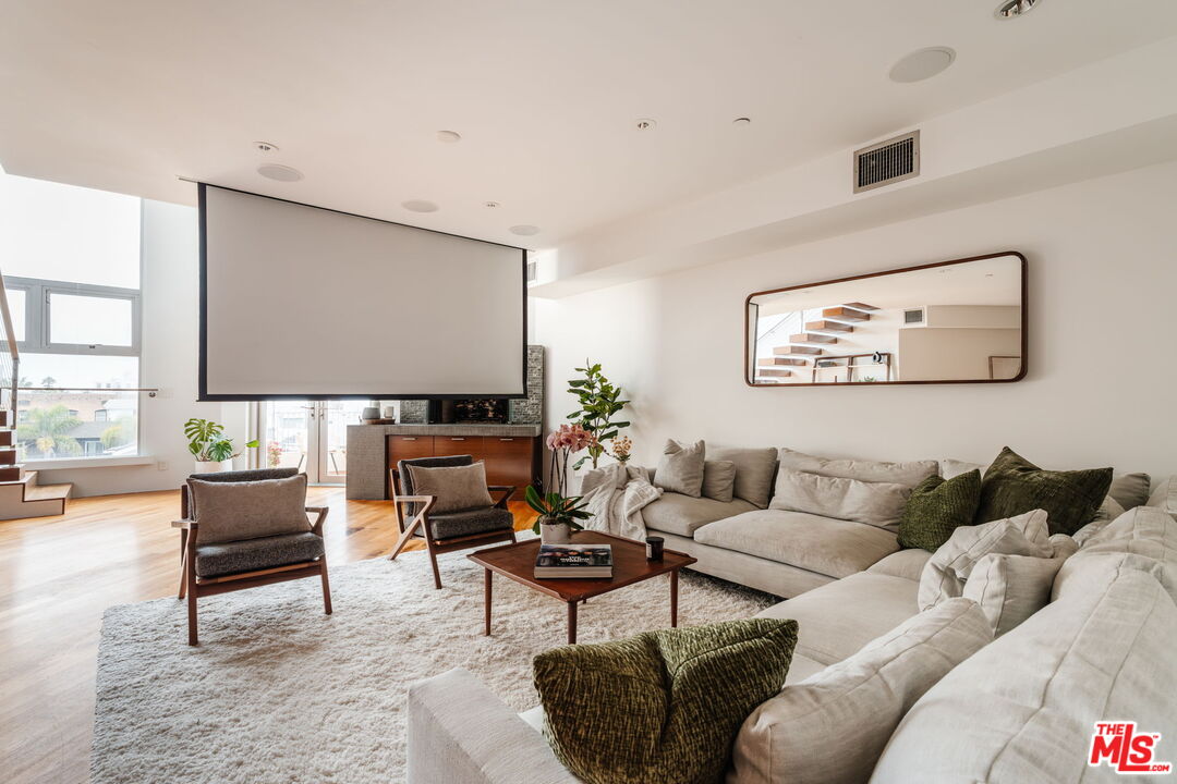 255 Main St Unit: 305