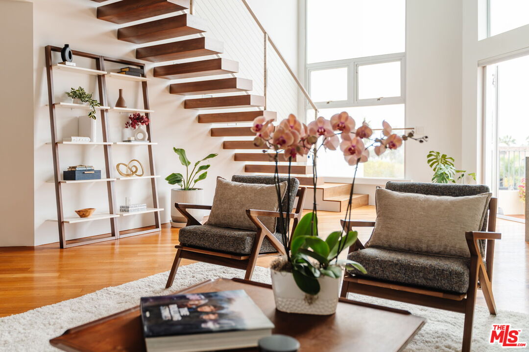 255 Main St Unit: 305