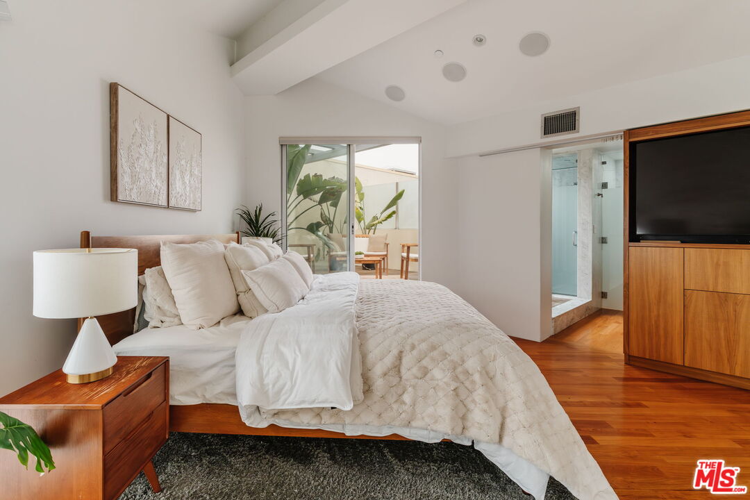 255 Main St Unit: 305