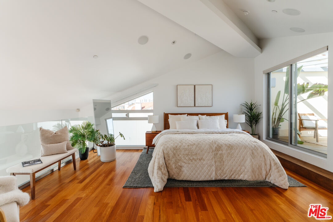 255 Main St Unit: 305