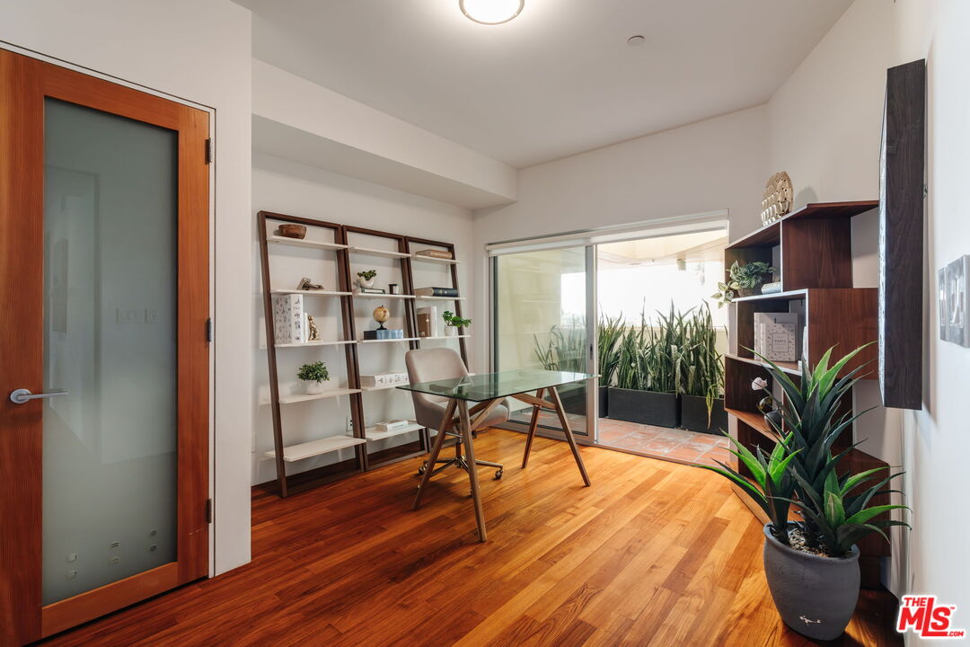 255 Main St Unit: 305