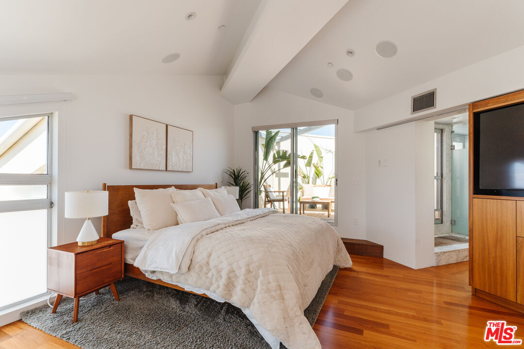 255 Main St Unit: 305