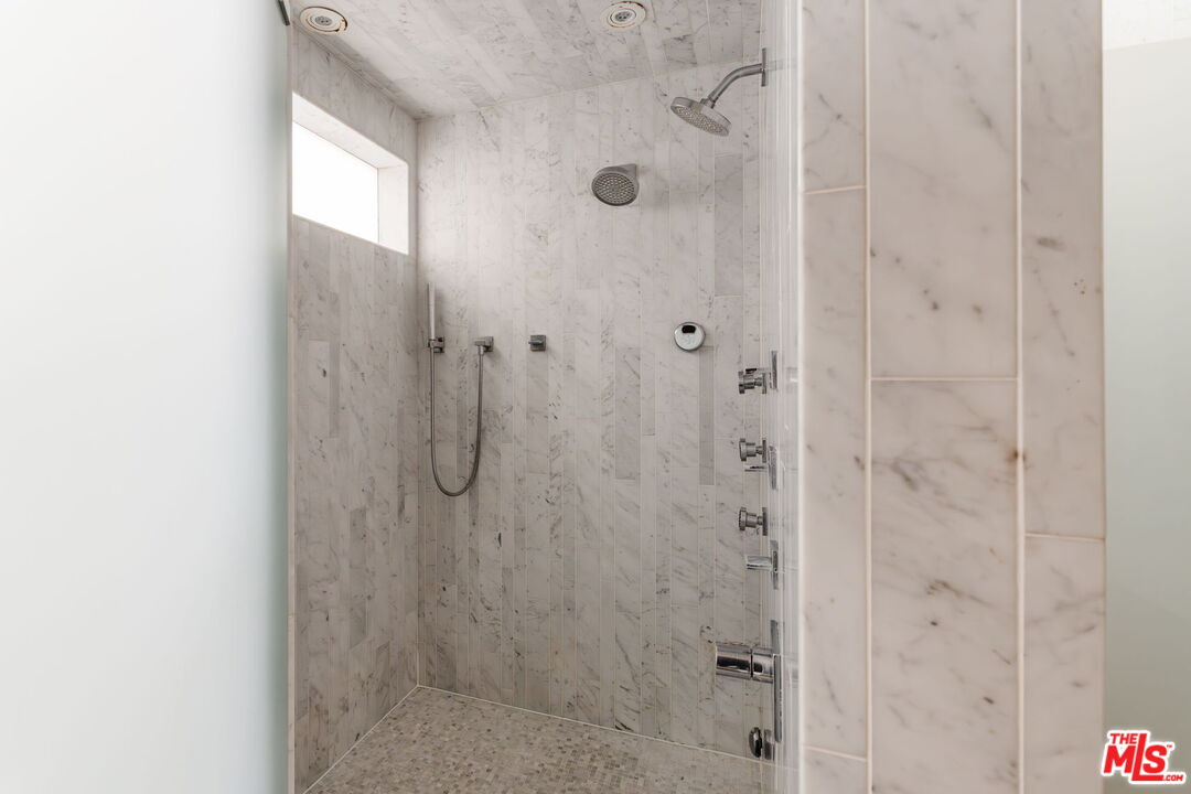 255 Main St Unit: 305