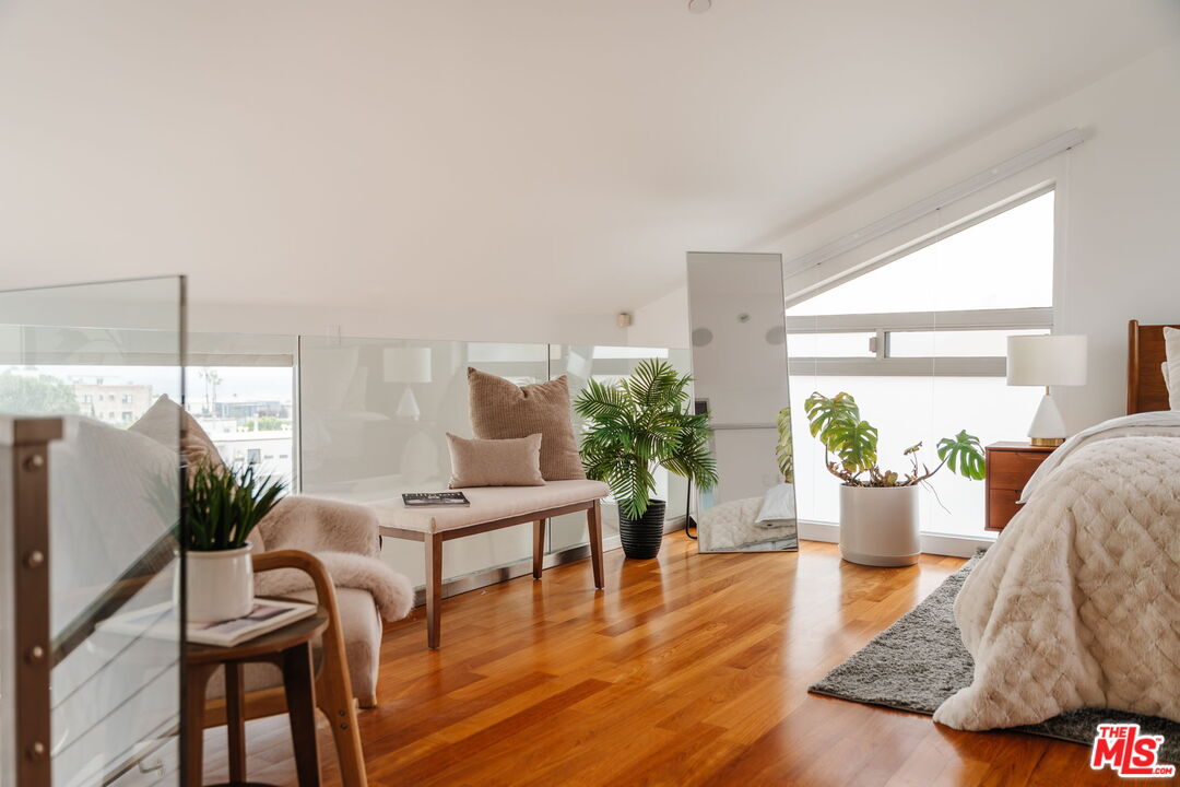 255 Main St Unit: 305