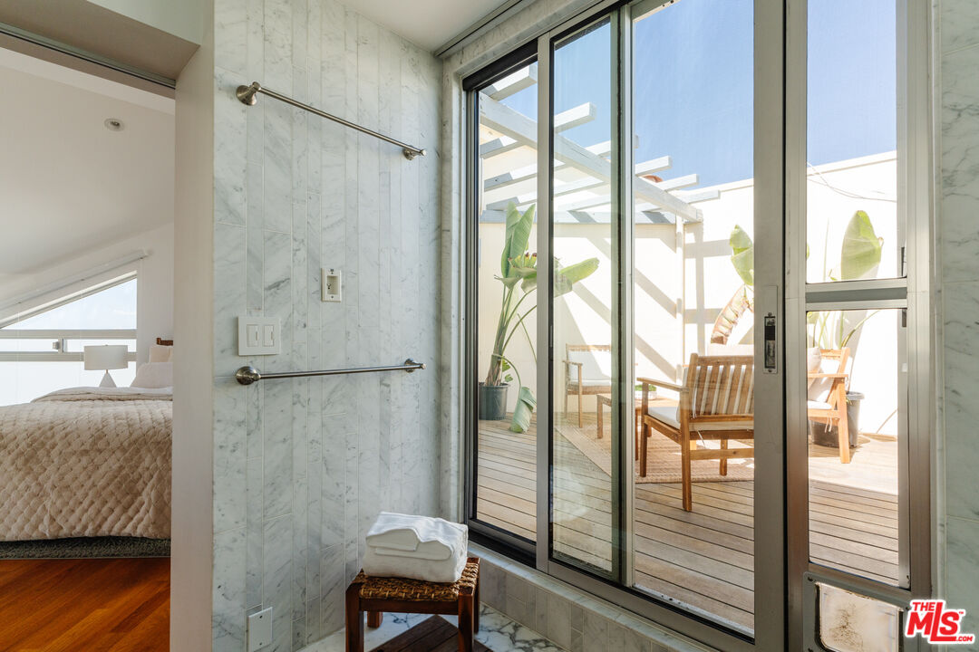 255 Main St Unit: 305